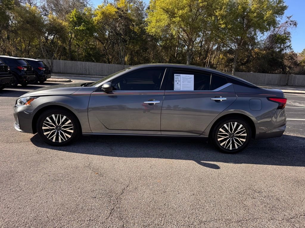 Used 2024 Nissan Altima 2.5 SV image 4