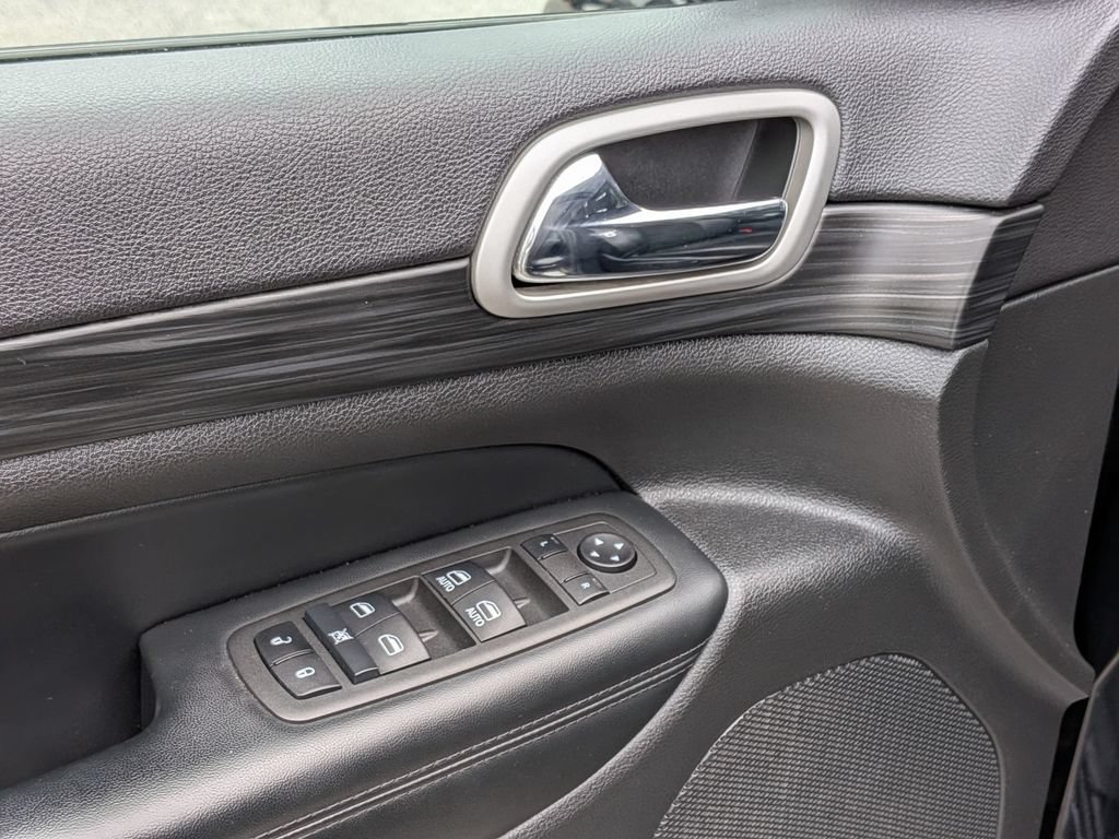 Used 2022 Jeep Grand Cherokee Laredo X AWD/4WD image 12
