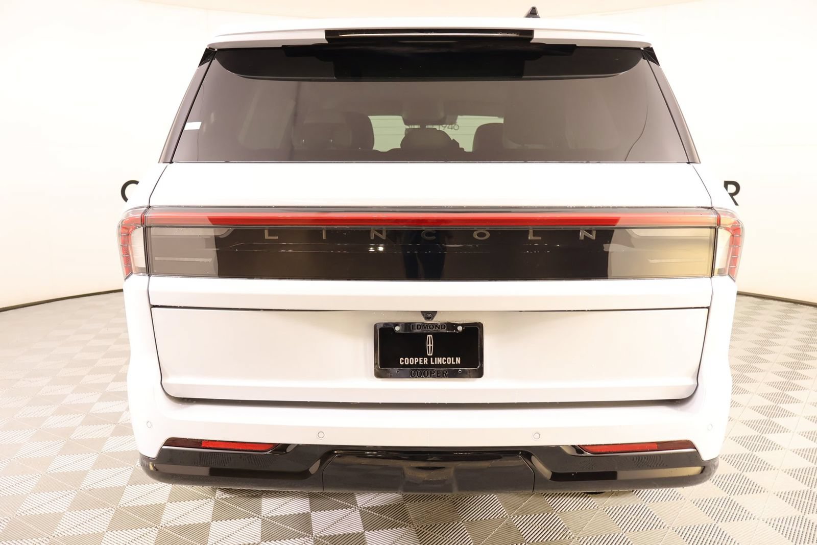 New 2026 Lincoln Navigator Premiere AWD/4WD image 23