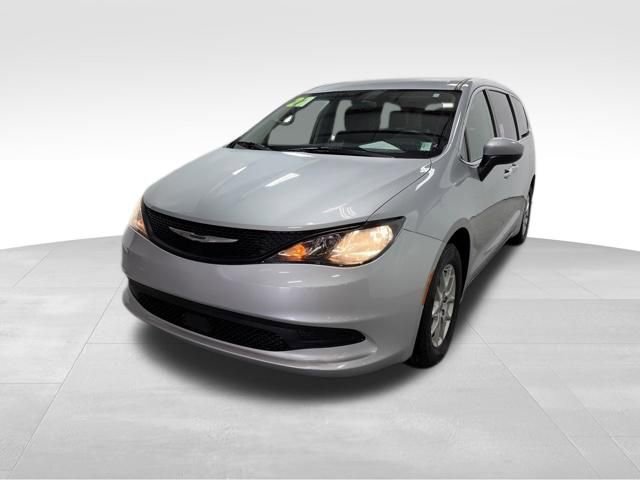 Used 2022 Chrysler Voyager LX FWD image 2