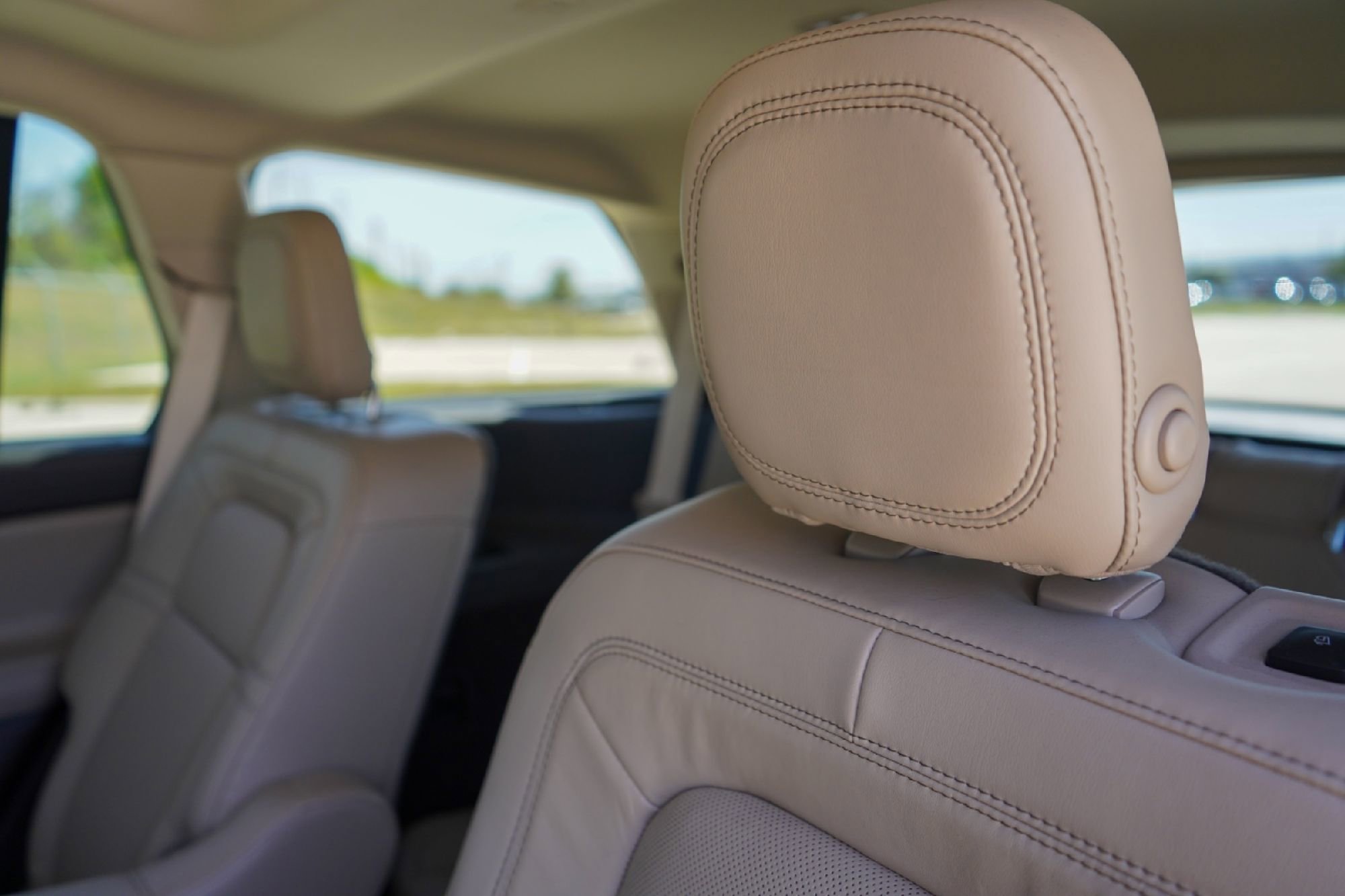 Used 2020 Lincoln Aviator Reserve w/ Equipment Group 202A image 27