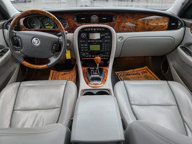 Used 2008 Jaguar XJ8 image 17