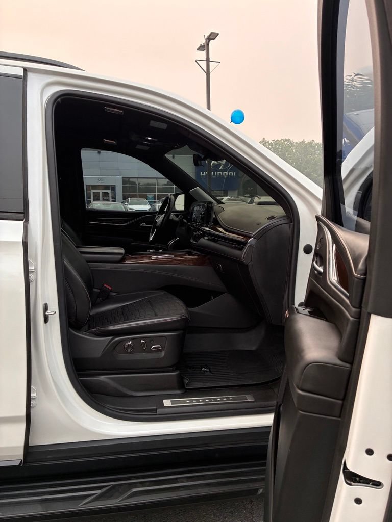 Used 2021 Cadillac Escalade ESV Sport Platinum w/ LPO, ONYX Package AWD/4WD image 27
