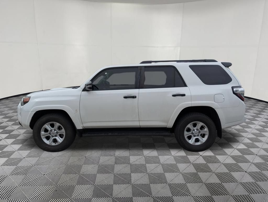 Used 2021 Toyota 4Runner Venture w/ Moonroof Package AWD/4WD image 4