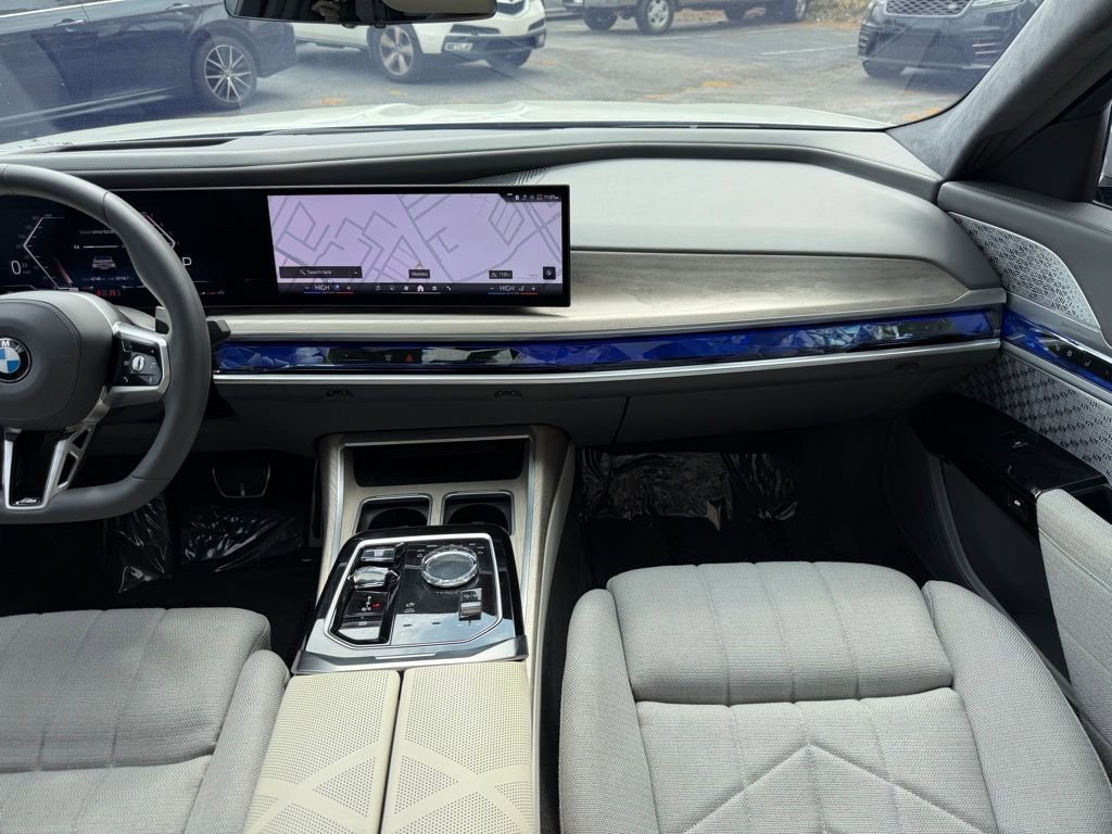 Used 2023 BMW 760i xDrive image 25