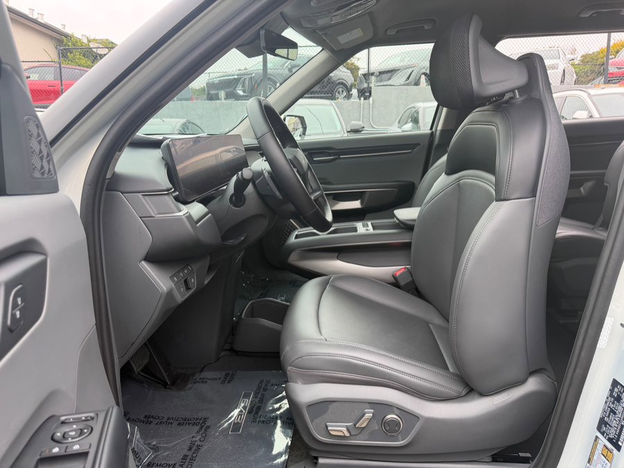 Used 2024 Kia EV9 Light Long Range RWD image 11