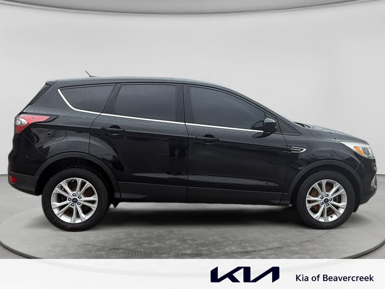Used 2017 Ford Escape SE FWD image 4