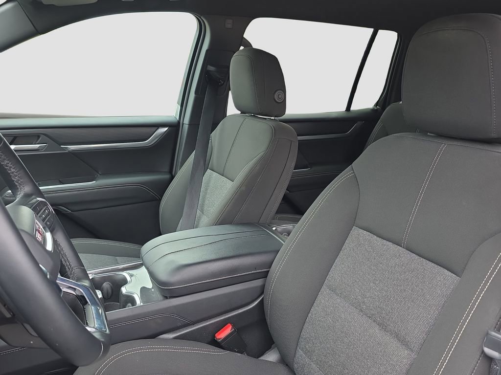 Used 2025 GMC Acadia Elevation image 7