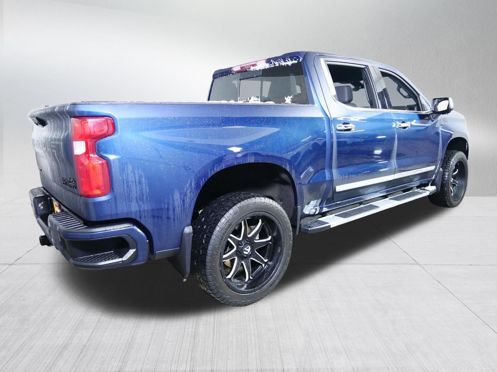 Used 2023 Chevrolet Silverado 1500 High Country w/ Technology Package image 7