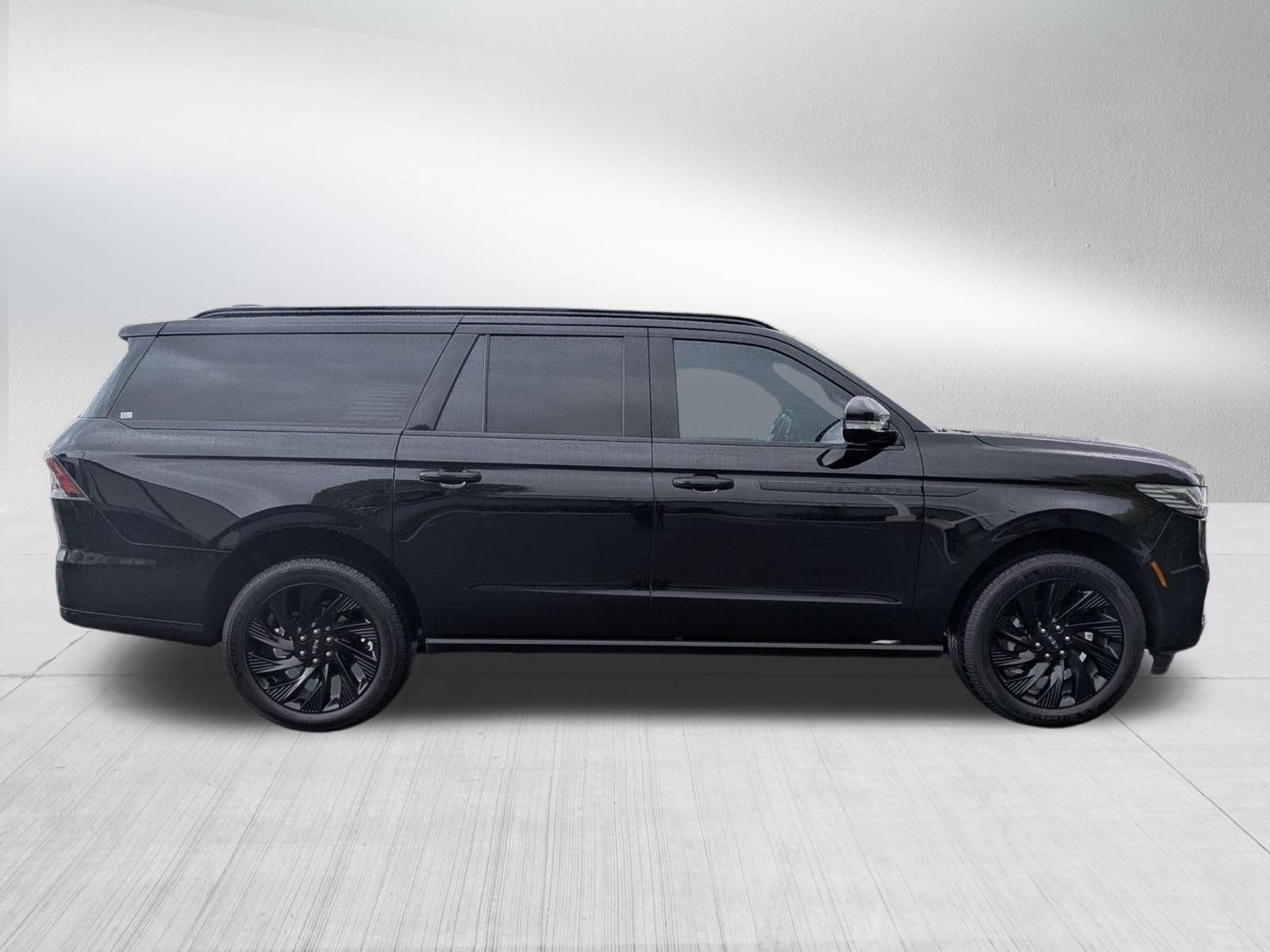 Used 2026 Lincoln Navigator L Reserve w/ Jet Appearance Package image 7