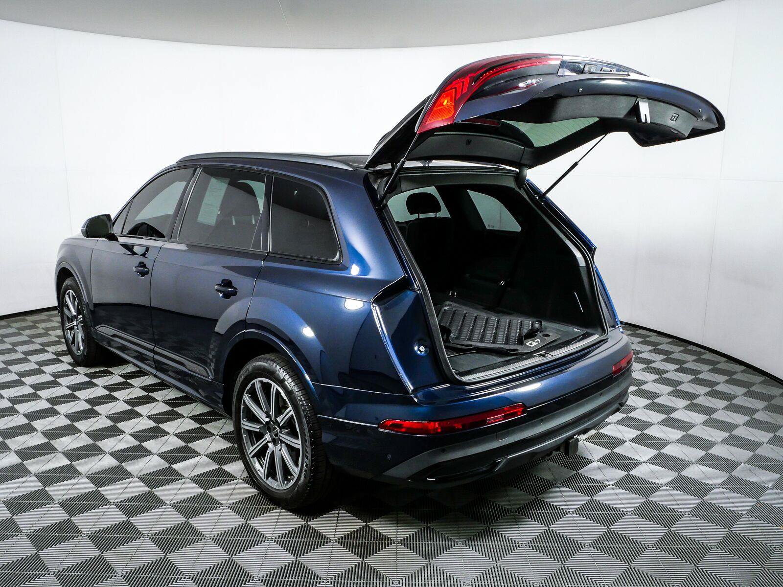 Used 2023 Audi Q7 2.0T Premium Plus w/ Premium Plus Package AWD/4WD image 39