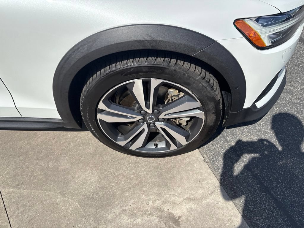 Certified 2024 Volvo V60 B5 Cross Country Plus w/ Protection Package Premier AWD/4WD image 12