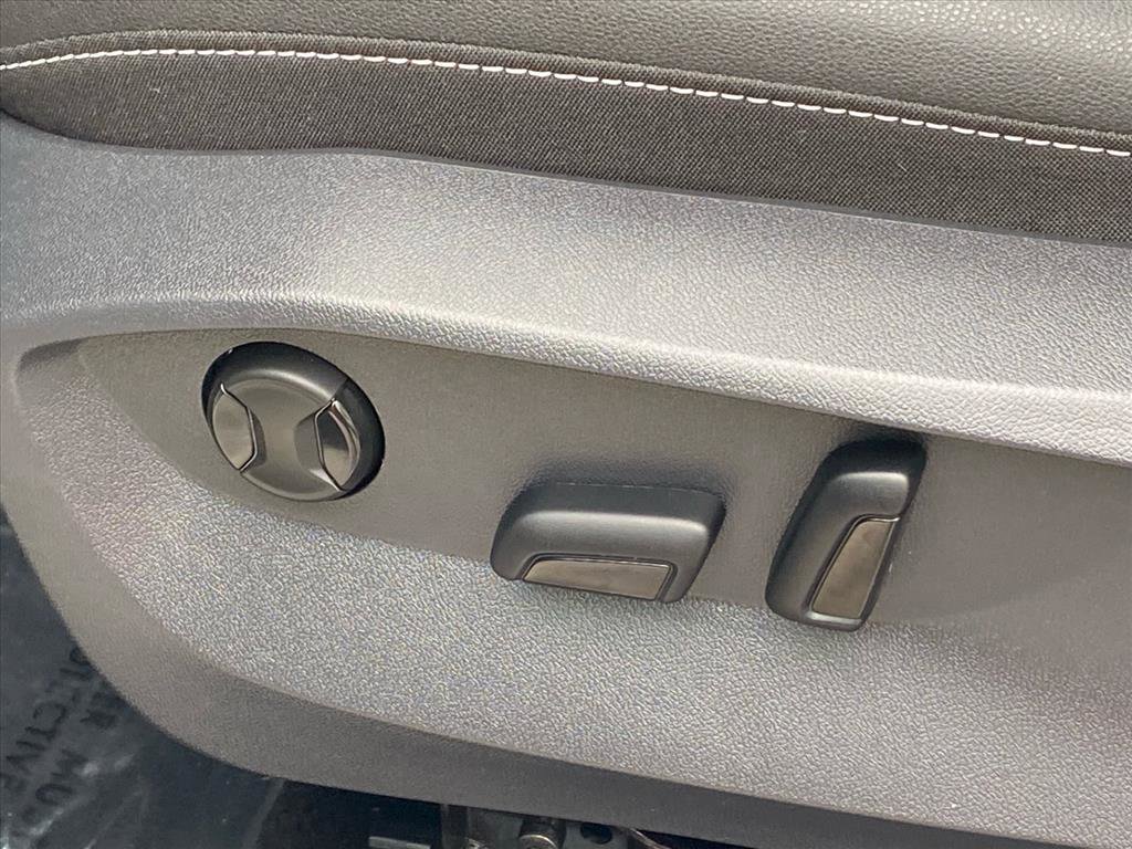 Certified 2023 Volkswagen Taos SE w/ Panoramic Sunroof Package image 14