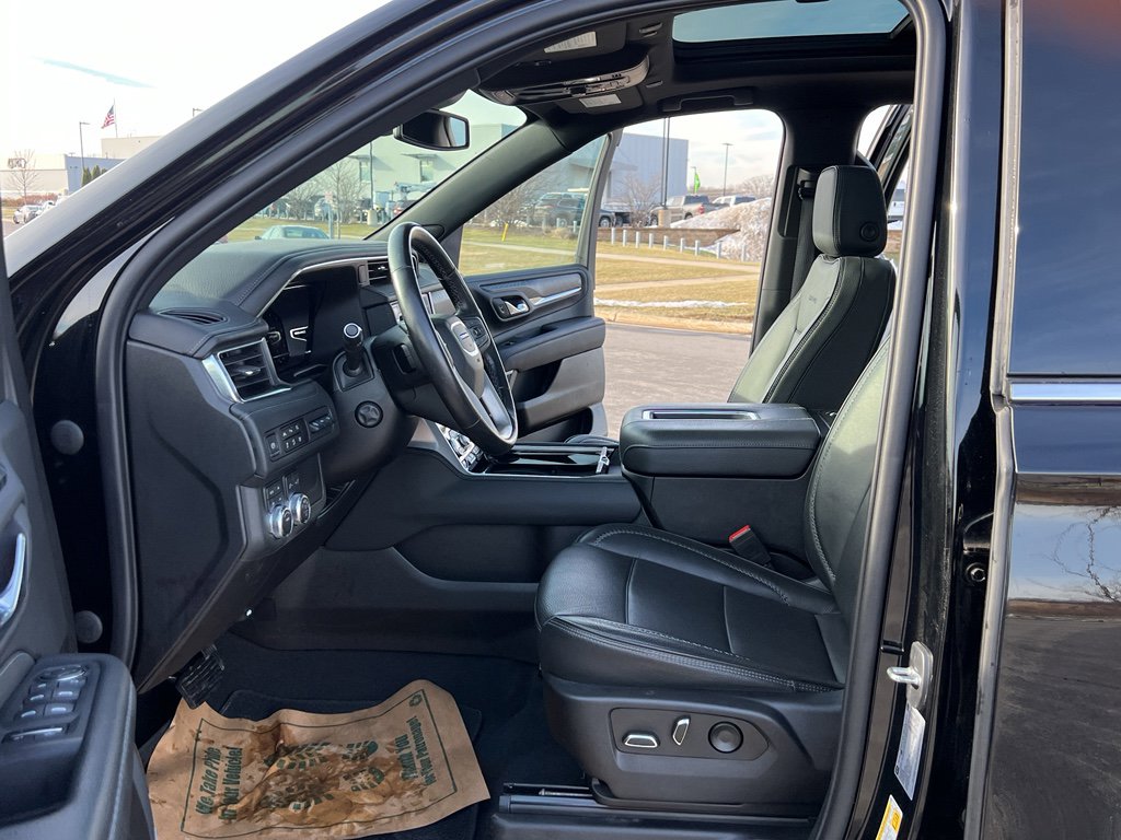 Used 2023 GMC Yukon XL Denali image 15