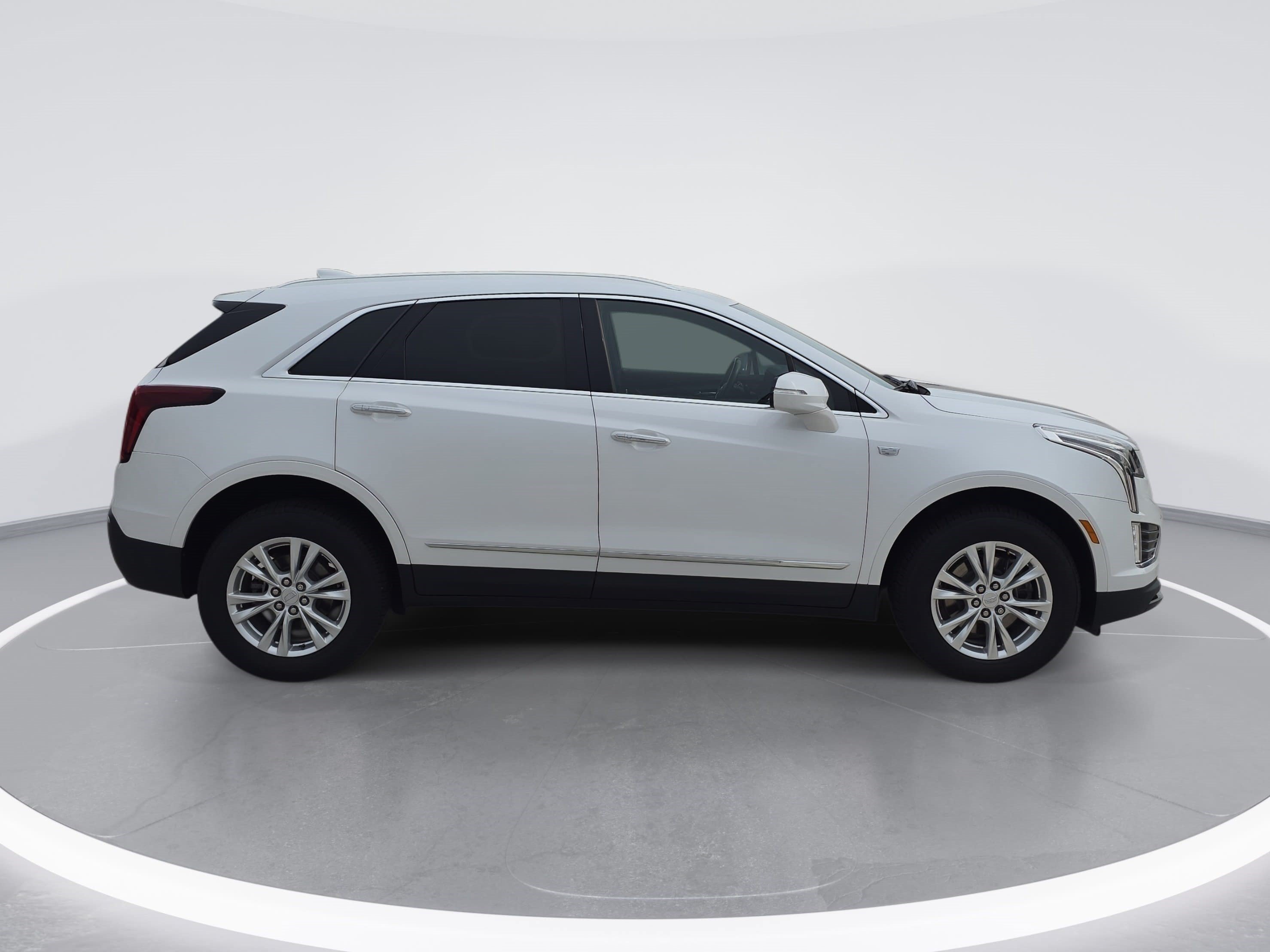 Certified 2023 Cadillac XT5 Luxury AWD/4WD image 2