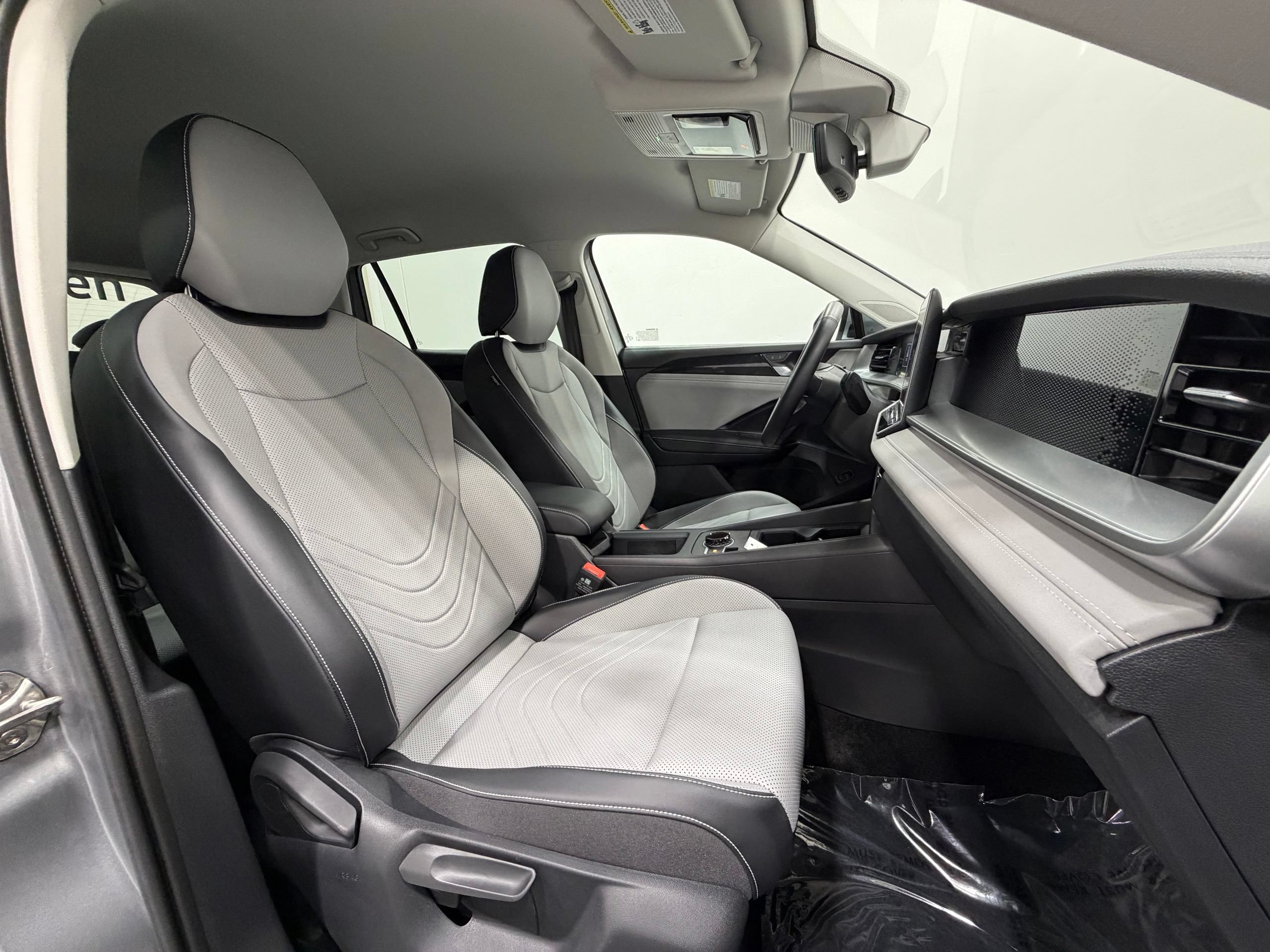Used 2026 Volkswagen Tiguan SE FWD image 30