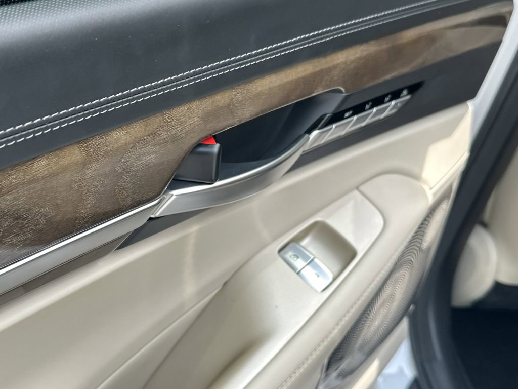 Used 2018 Genesis G90 5.0 Ultimate RWD image 14