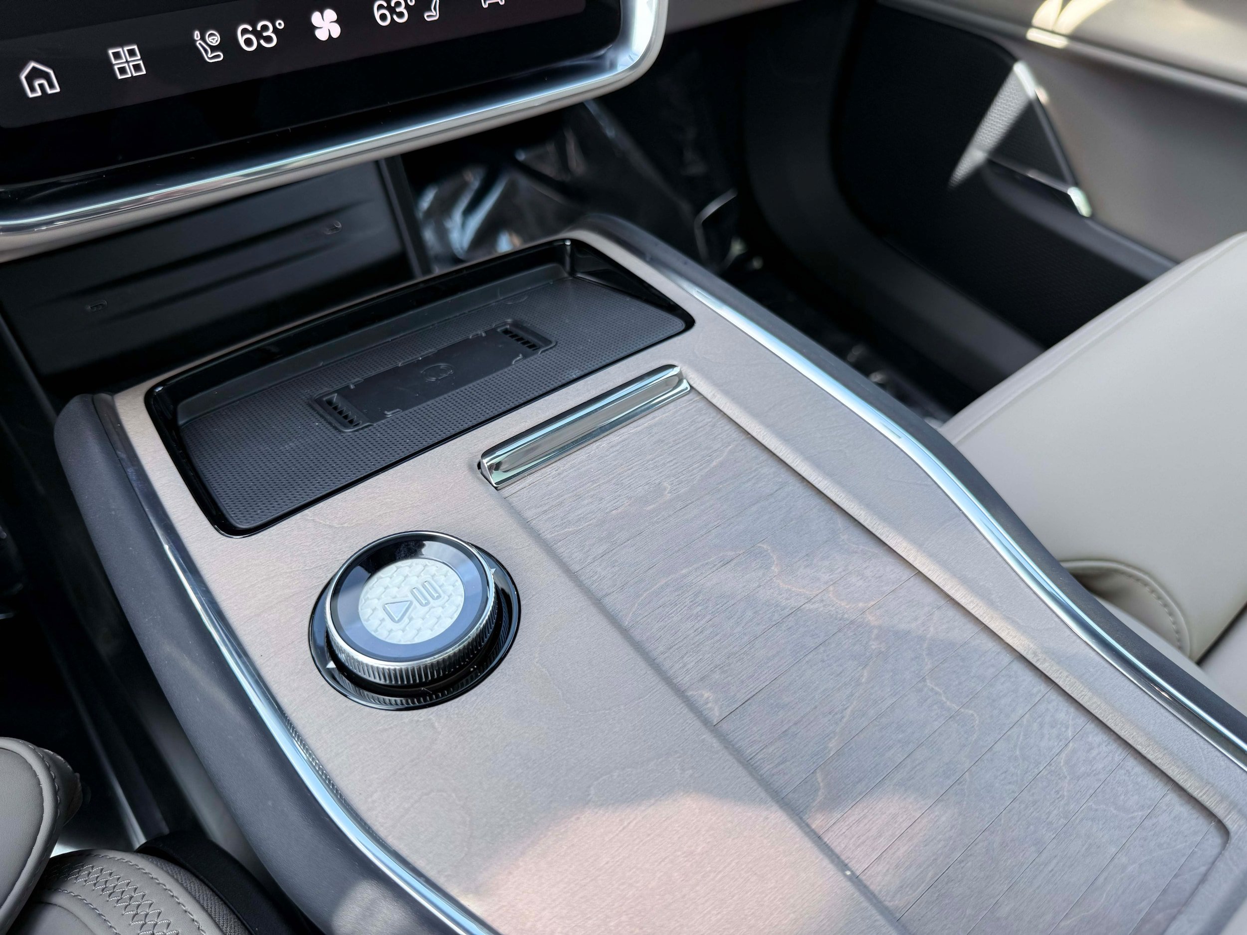New 2026 Volvo EX90 Plus RWD image 25