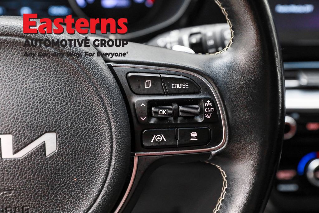 Used 2022 Kia Niro EX w/ Cold Weather Package image 16