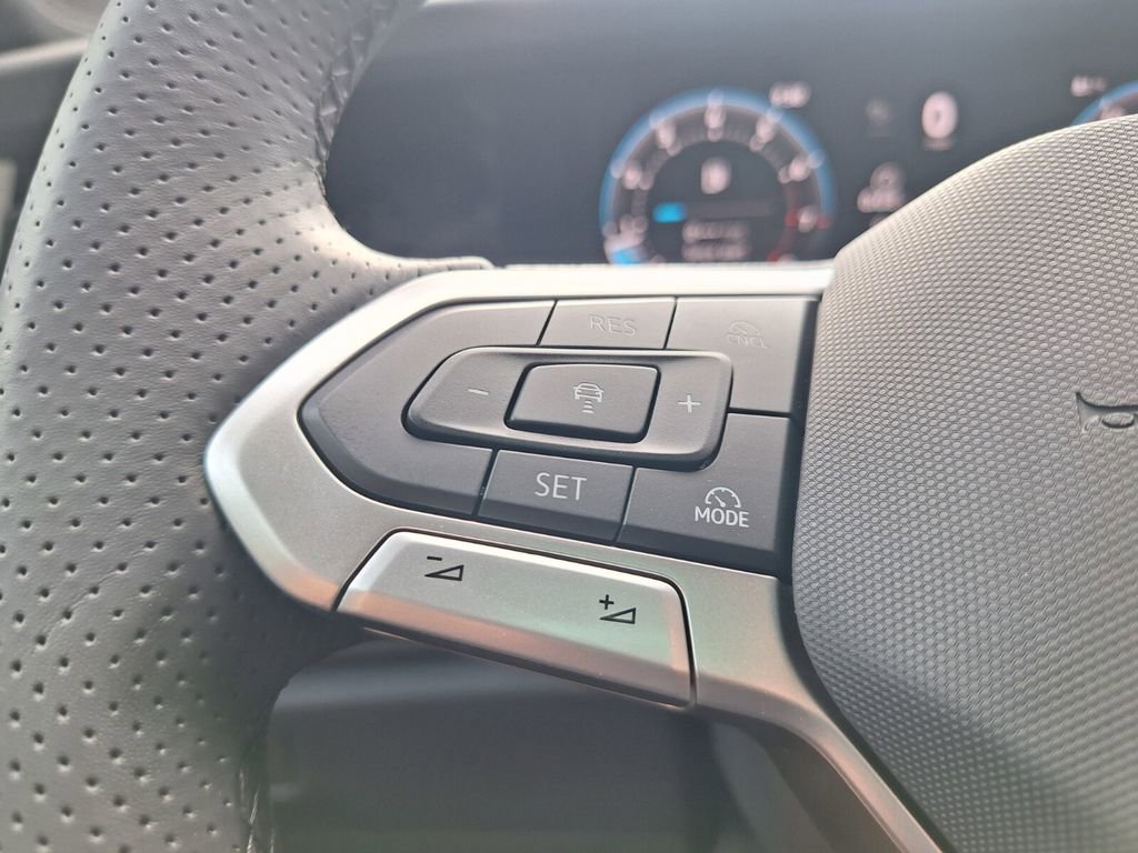 New 2026 Volkswagen Tiguan SE R-Line image 13