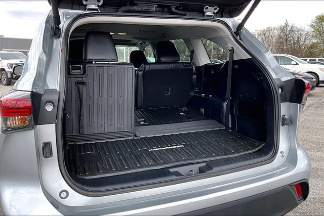 Used 2024 Toyota Highlander LE image 26