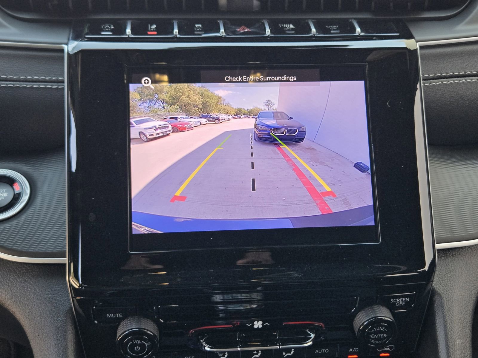 New 2025 Jeep Grand Cherokee L Laredo image 16