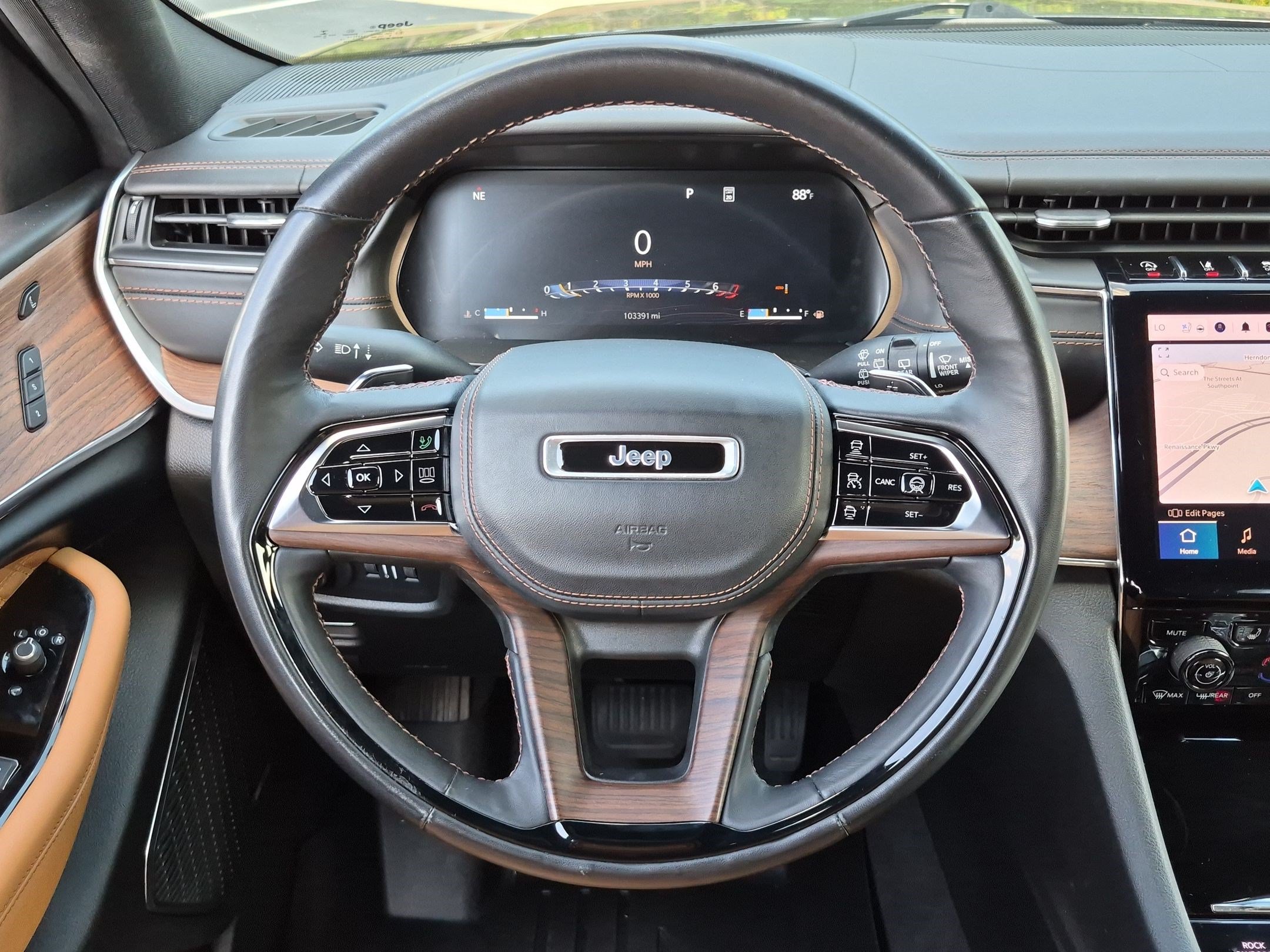 Used 2022 Jeep Grand Cherokee L Summit w/ Luxury Tech Group V AWD/4WD image 18