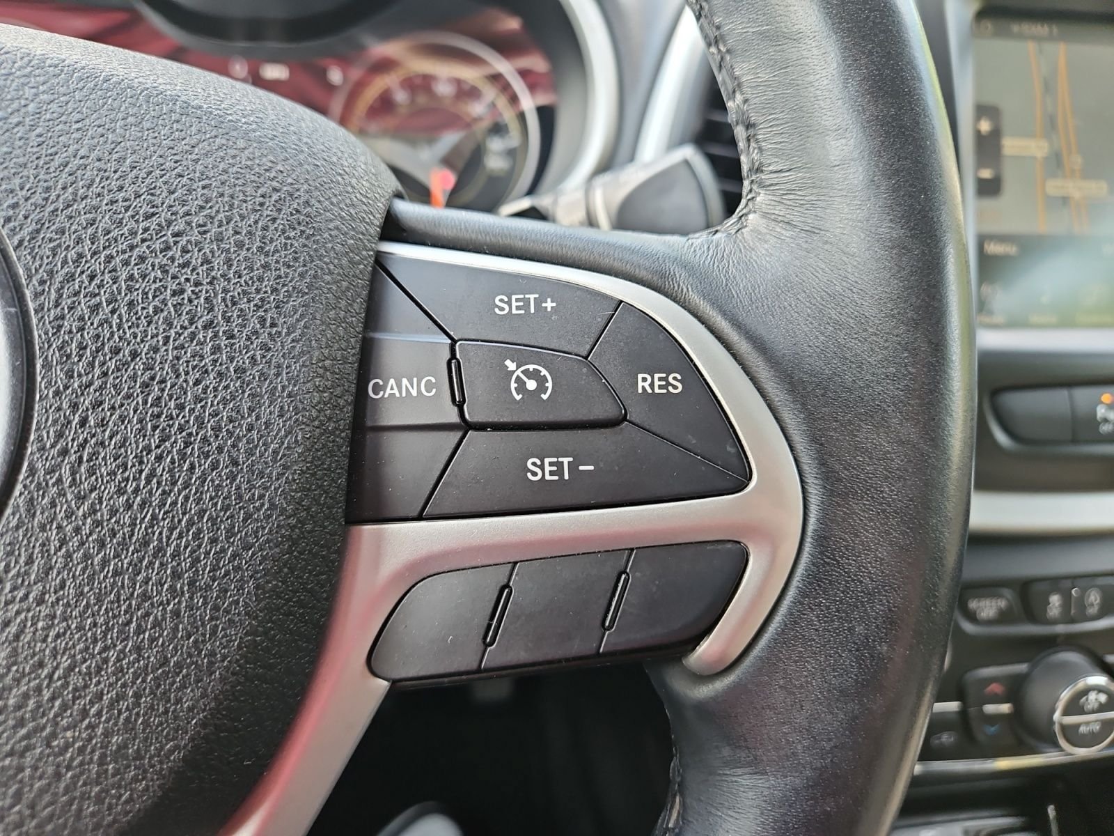 Used 2017 Jeep Cherokee Limited AWD/4WD image 25