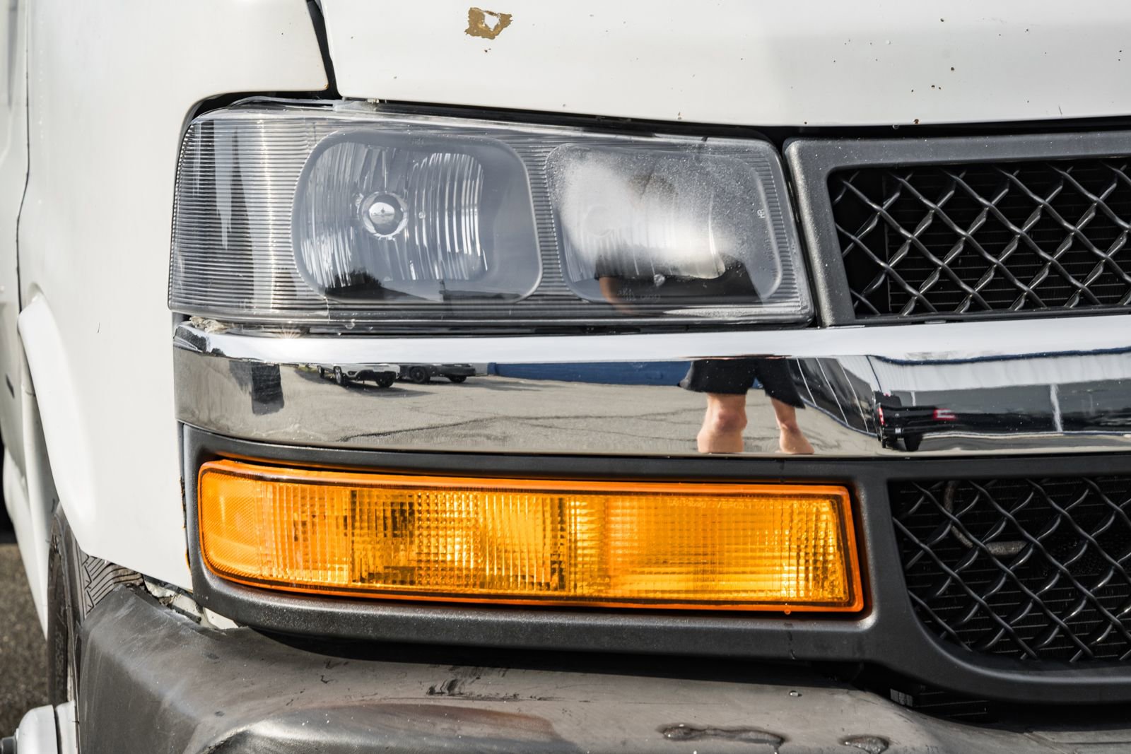 Used 2018 Chevrolet Express 3500 w/ Driver Convenience Package image 14