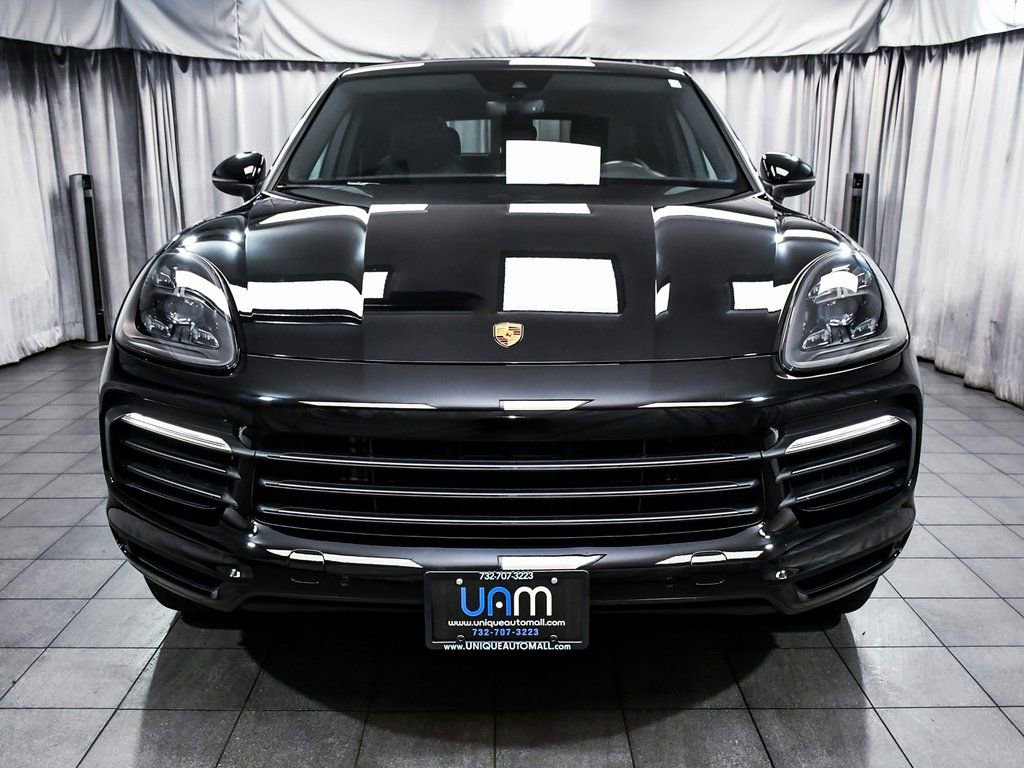 Used 2022 Porsche Cayenne Platinum Edition AWD/4WD image 2