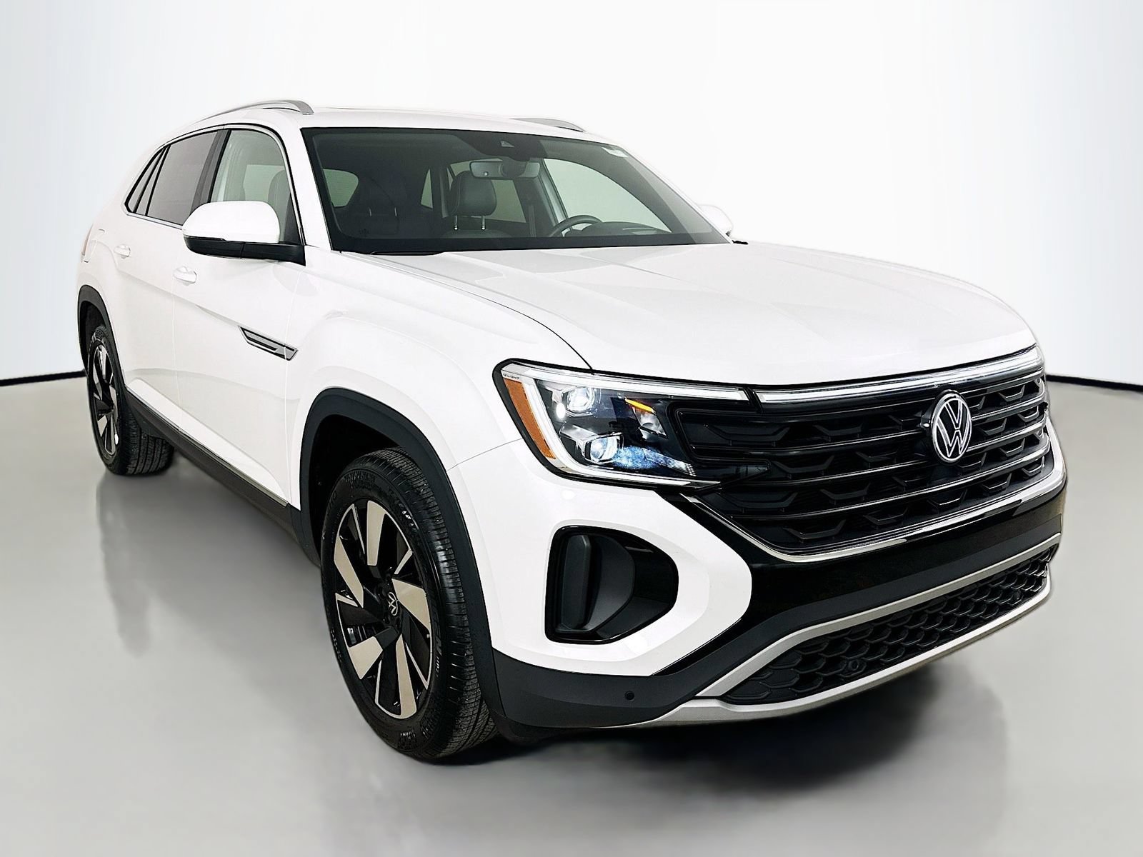 Certified 2025 Volkswagen Atlas Cross Sport SEL AWD/4WD image 3