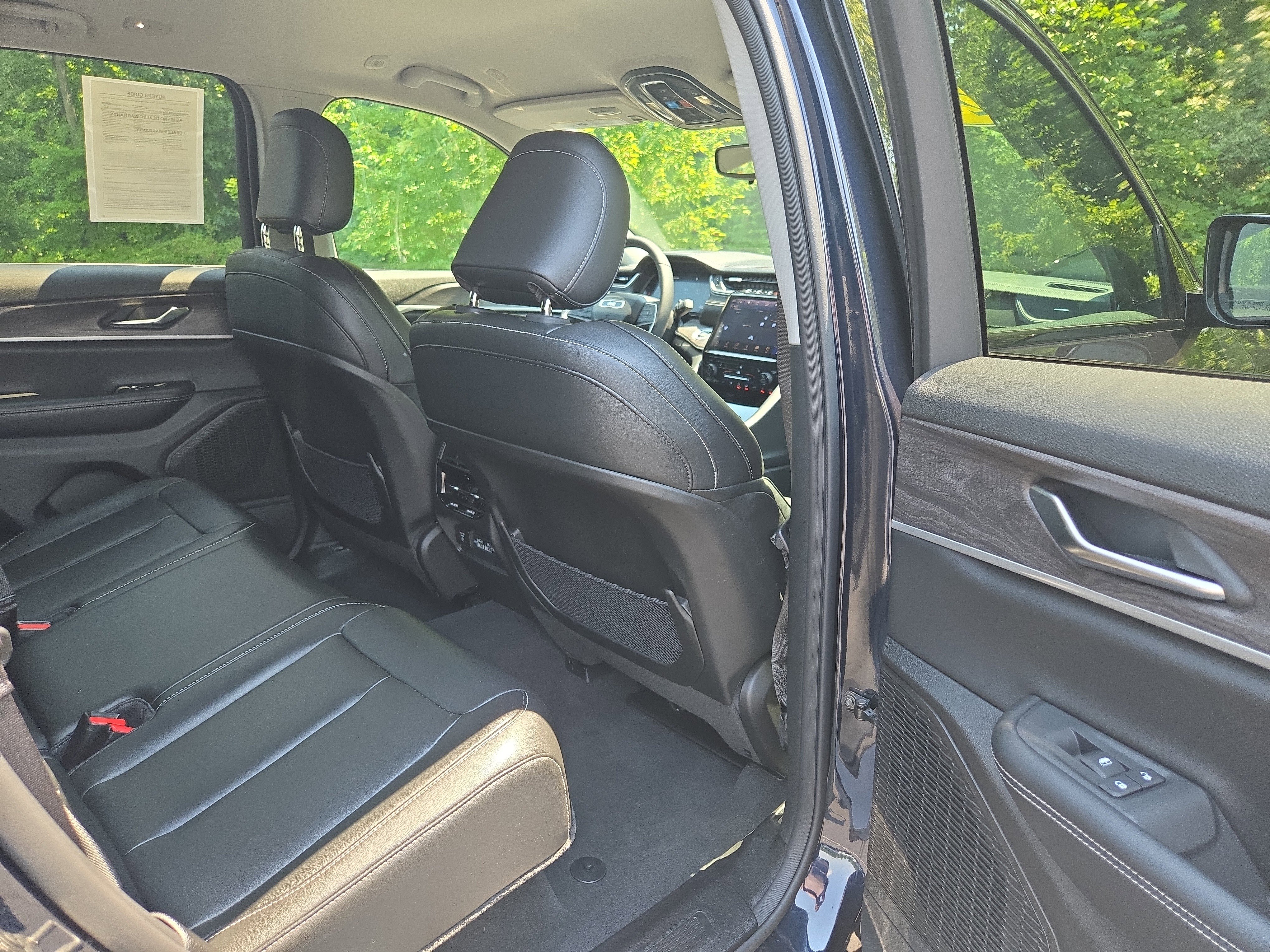 Used 2024 Jeep Grand Cherokee Limited image 31