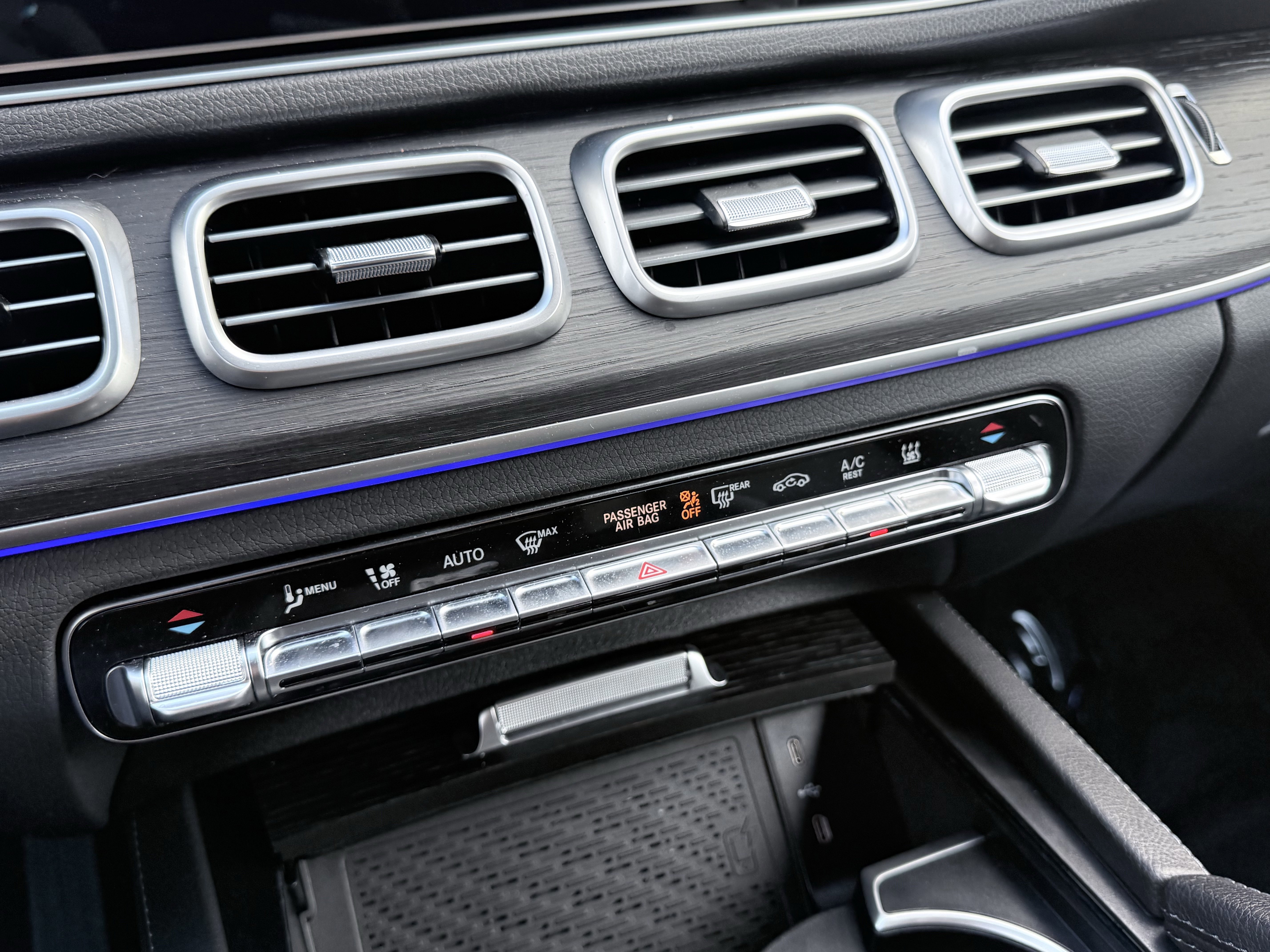 Used 2025 Mercedes-Benz GLE 450e 4MATIC w/ AMG Line Exterior image 86