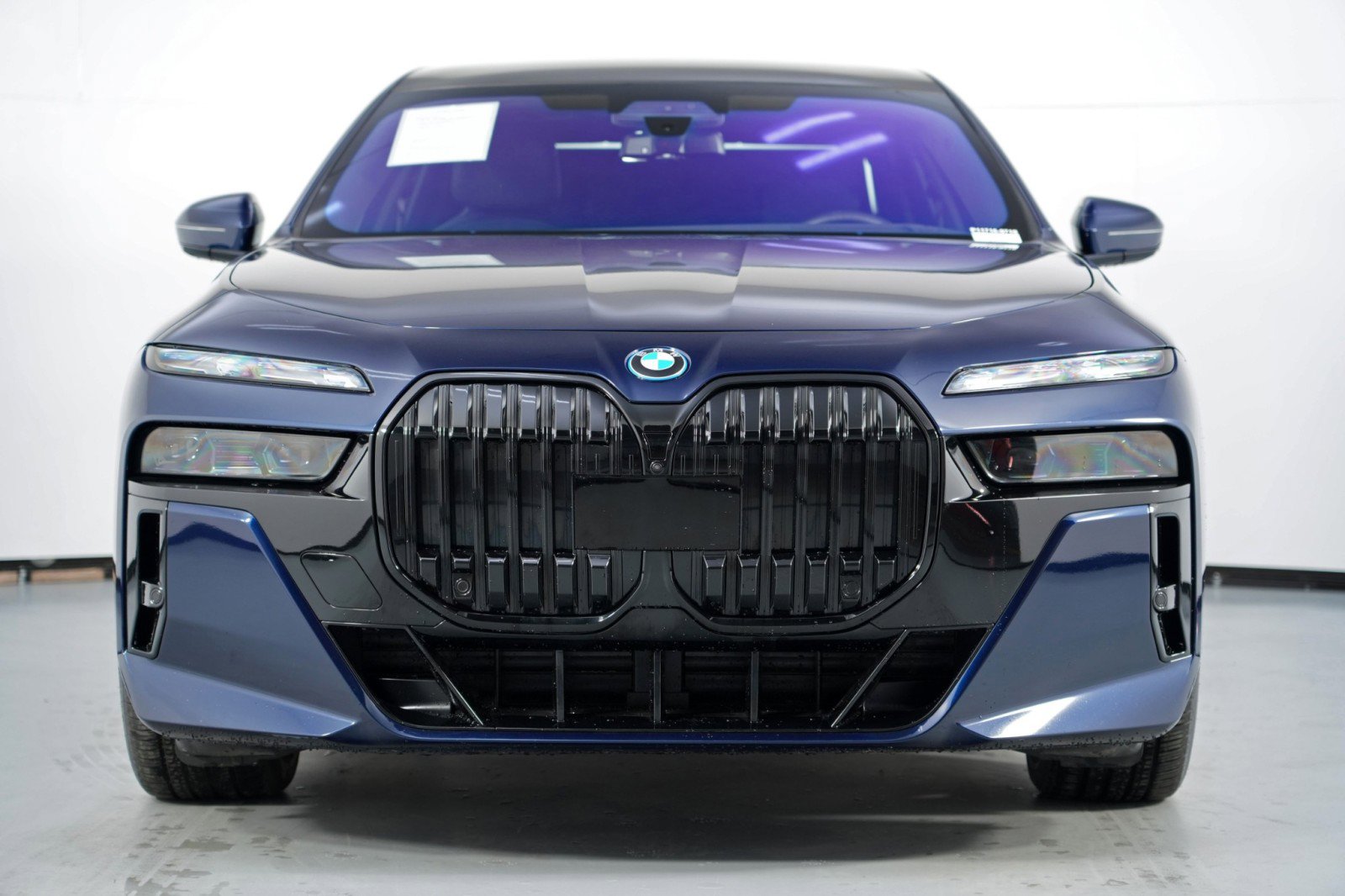 Used 2024 BMW i7 xDrive60 w/ Executive Package image 7