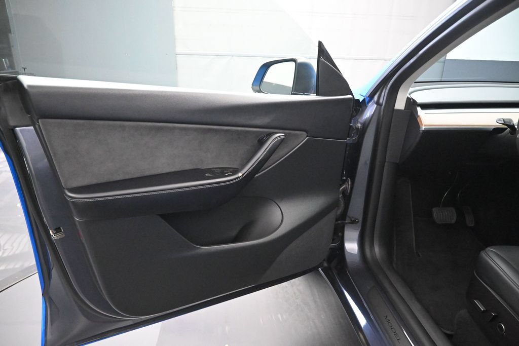Used 2022 Tesla Model Y Long Range AWD/4WD image 12