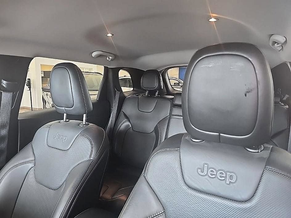 Used 2019 Jeep Cherokee Limited AWD/4WD image 27