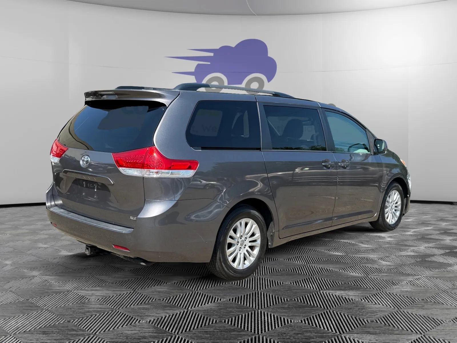 Used 2011 Toyota Sienna XLE w/ Entertainment Pkg FWD image 5
