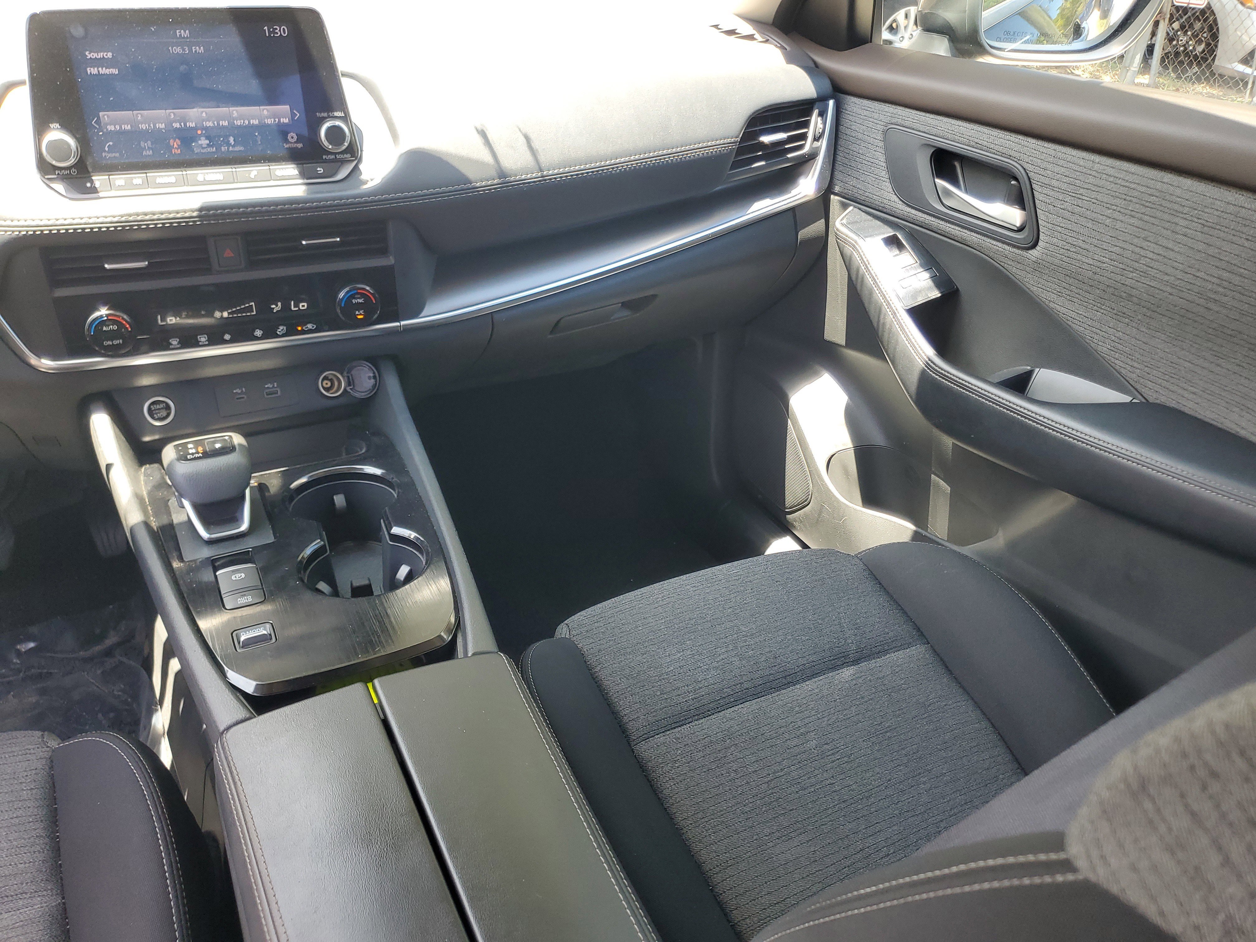 Used 2023 Nissan Rogue SV image 13