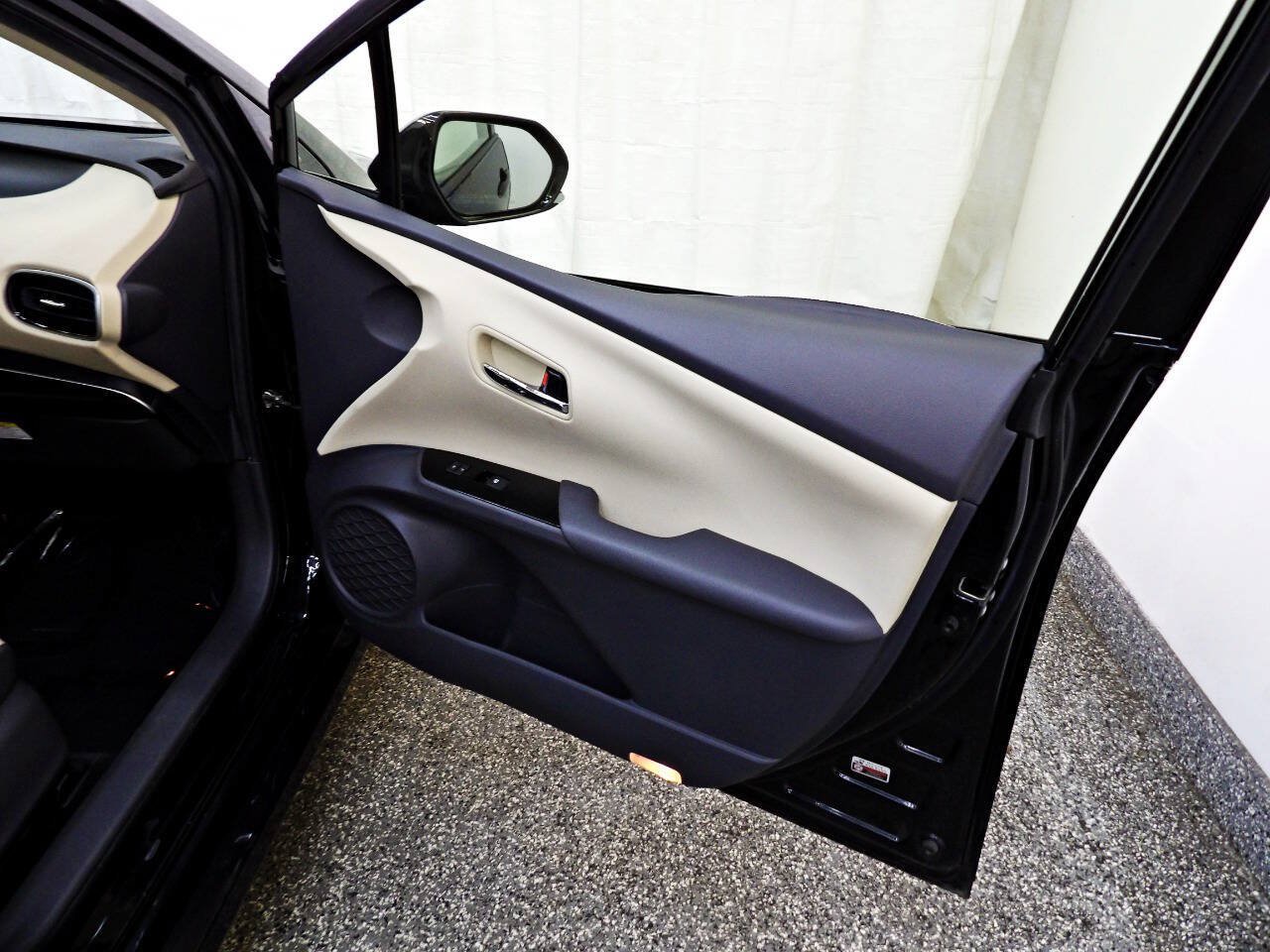 Used 2016 Toyota Prius Three w/ Protection Package FWD image 13