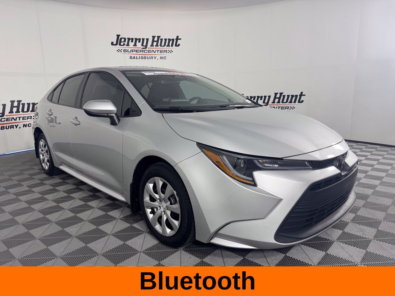 Used 2025 Toyota Corolla LE FWD image 6
