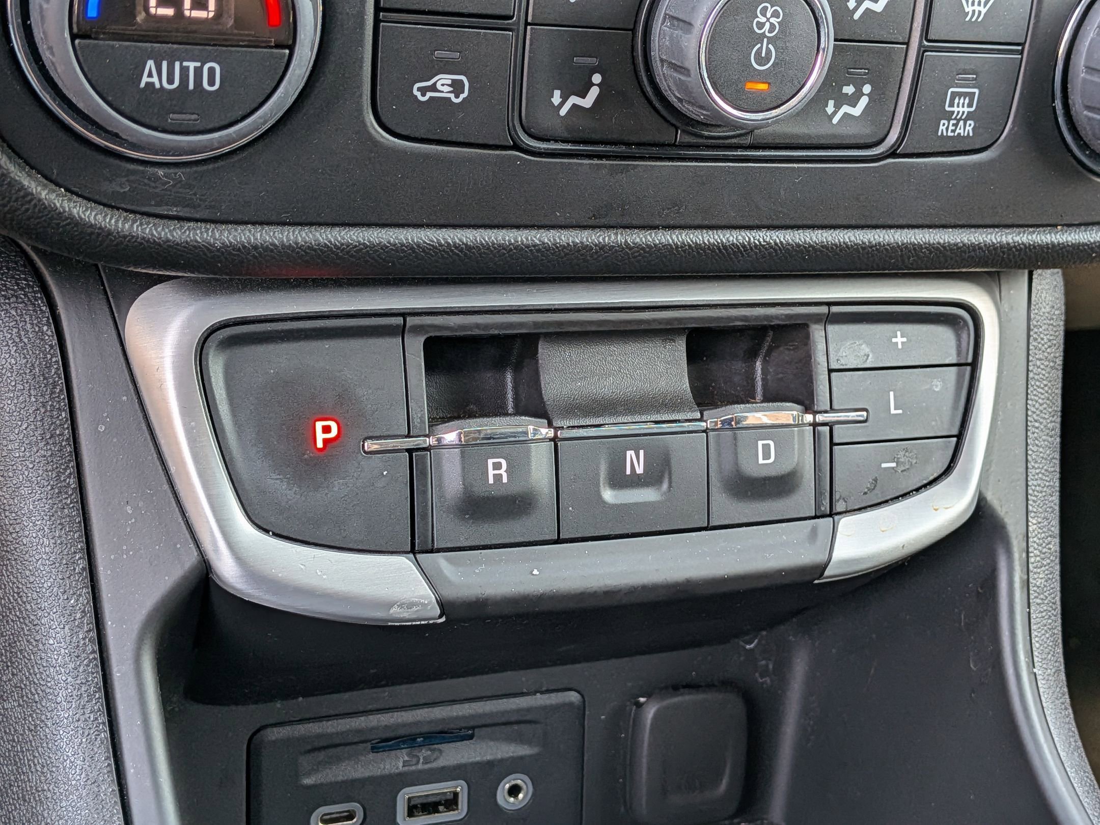 Certified 2023 GMC Terrain SLT FWD image 15