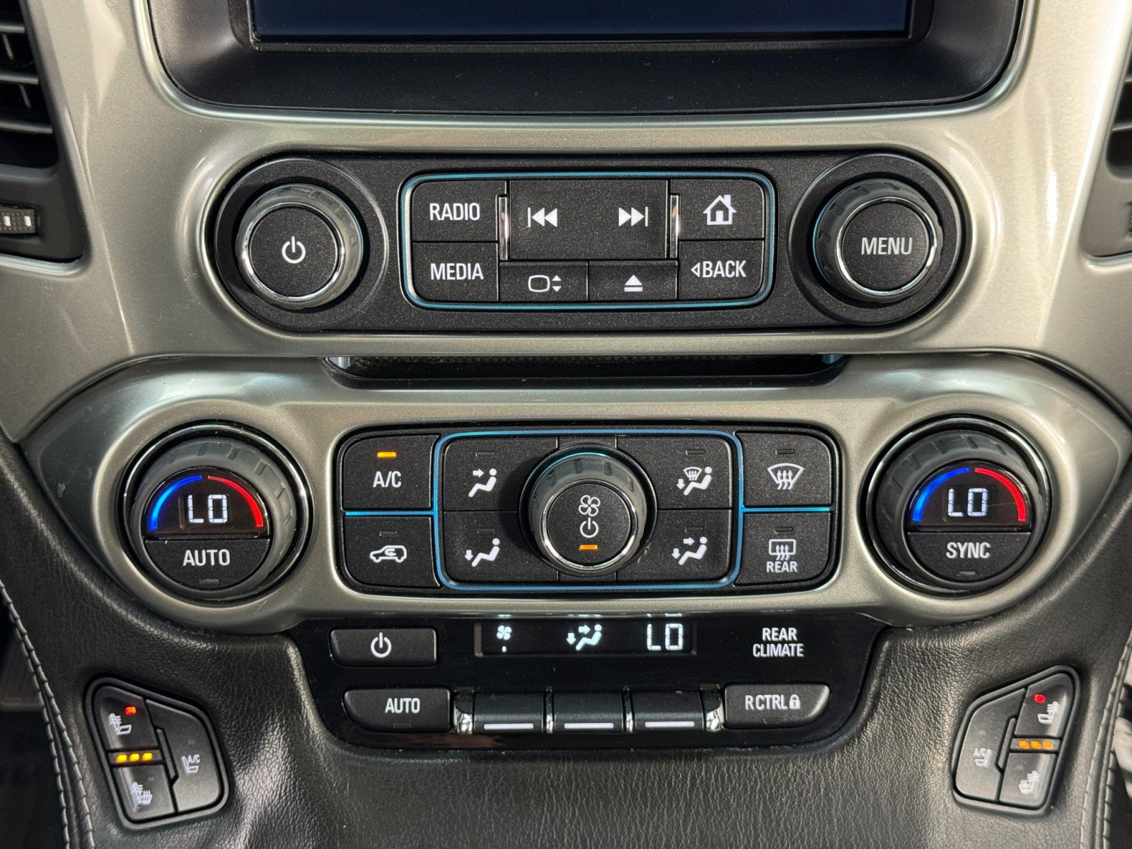 Used 2015 Chevrolet Suburban LTZ RWD image 29