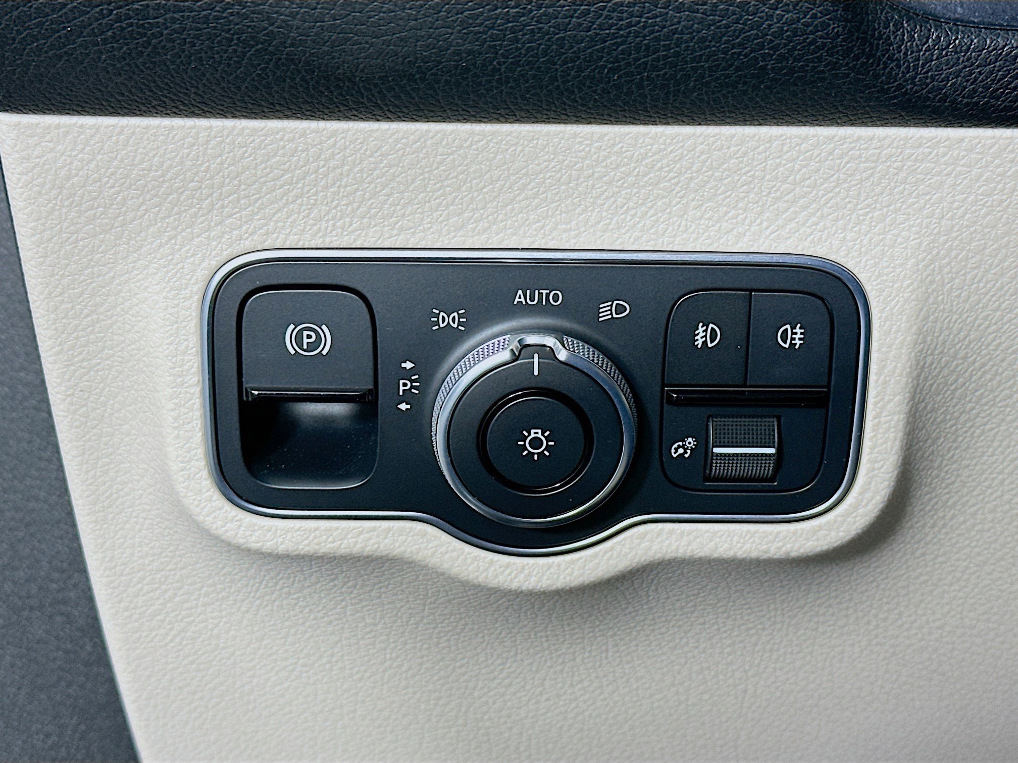 Used 2020 Mercedes-Benz GLB 250 4MATIC image 10