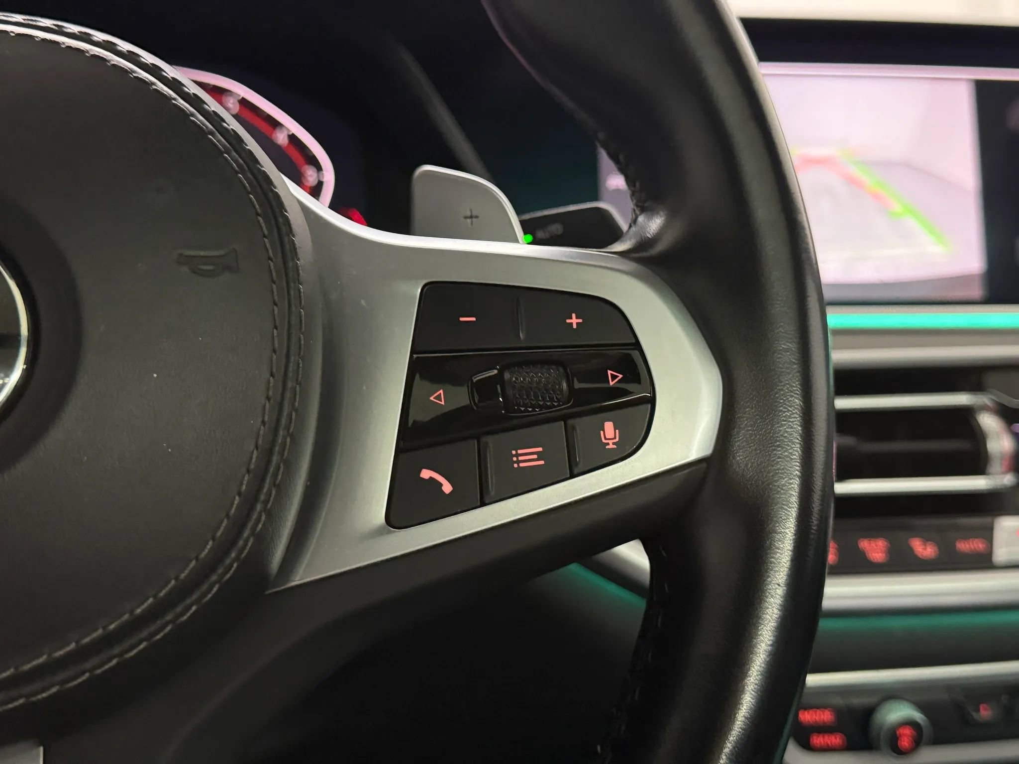 Used 2023 BMW X6 xDrive40i w/ M Sport Package image 19