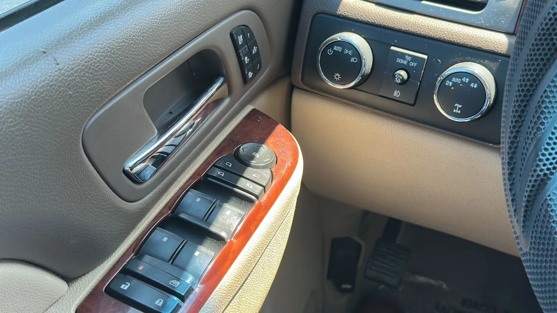 Used 2012 Chevrolet Suburban LTZ image 20