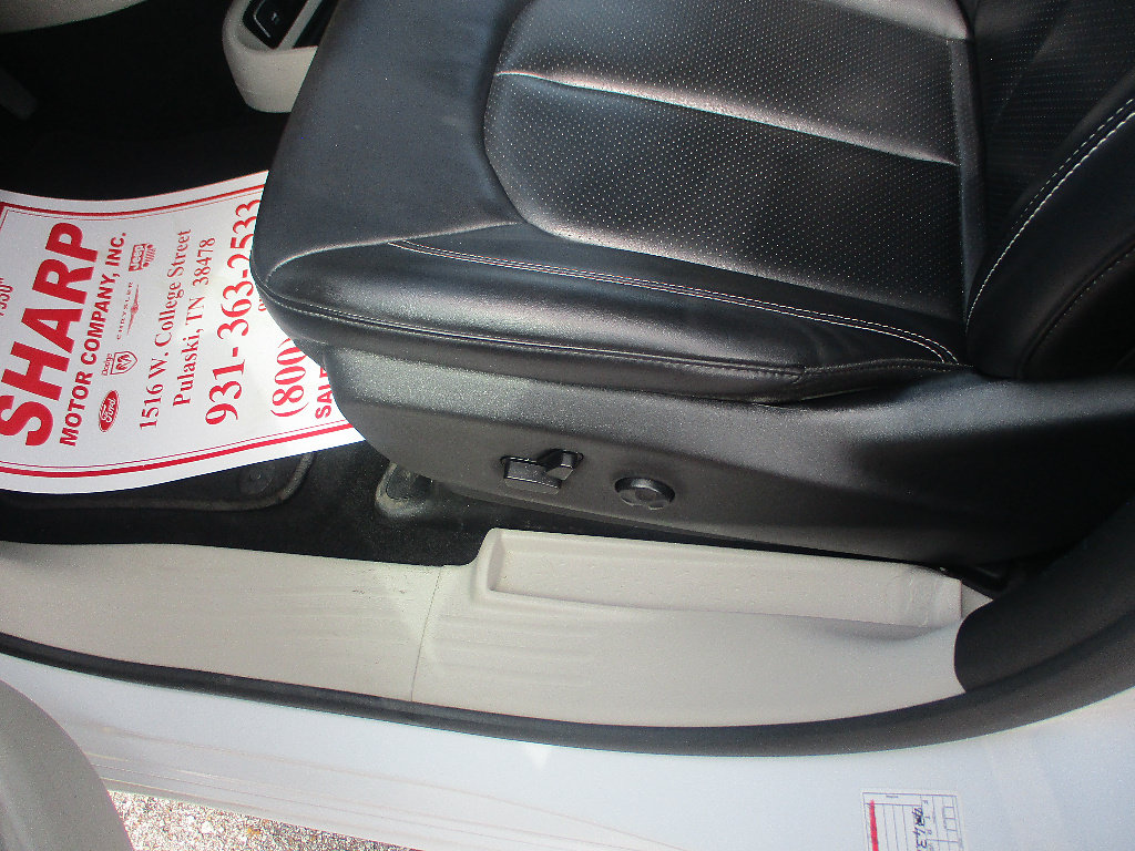 Used 2023 Chrysler Pacifica Touring-L FWD image 17
