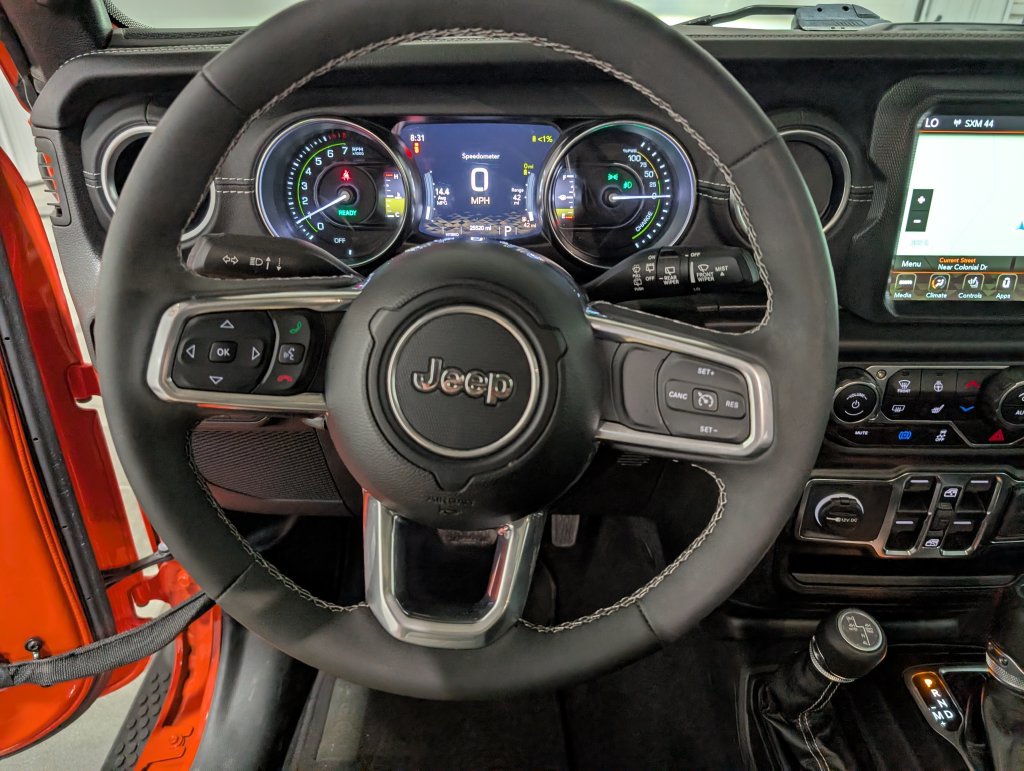 Used 2023 Jeep Wrangler Unlimited Sahara w/ Cold Weather Group AWD/4WD image 15