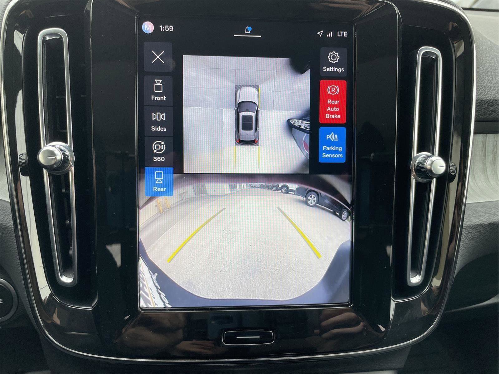 Used 2024 Volvo XC40 B5 Plus w/ Climate Package image 28