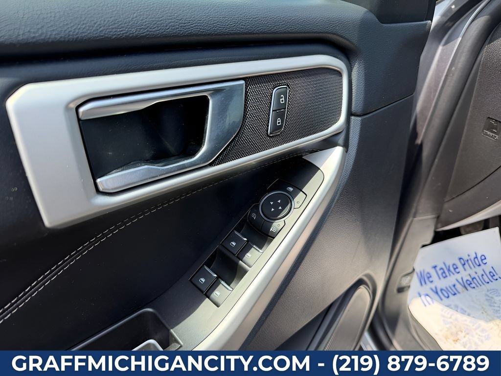 Used 2022 Ford Explorer XLT w/ Equipment Group 202A AWD/4WD image 11