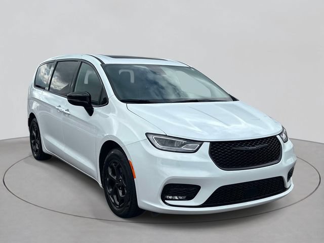 Used 2023 Chrysler Pacifica Limited w/ Uconnect Theater Family Group FWD image 33
